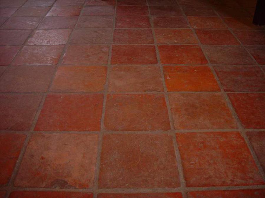 Oude-antieke-plavuizen-rood-genuanceerd