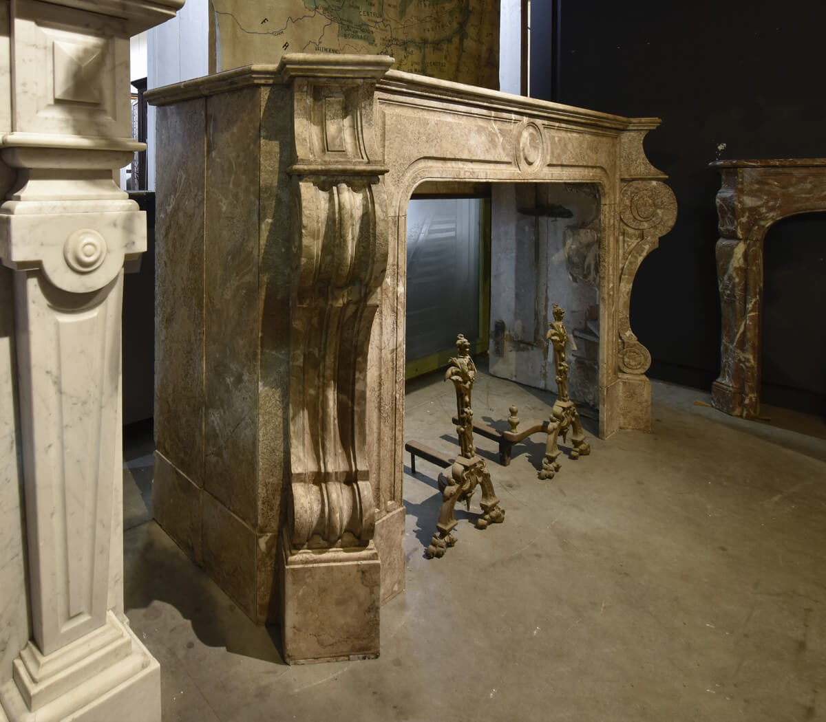 Antieke-Louis-XV-marmeren-ombouwschouw