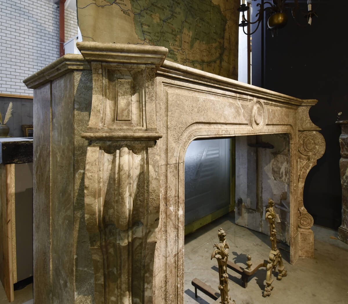 Antieke-Louis-XV-marmeren-ombouwschouw