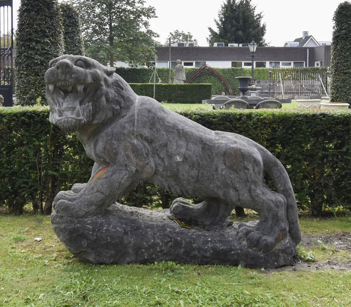 Zandstenen-leeuw
