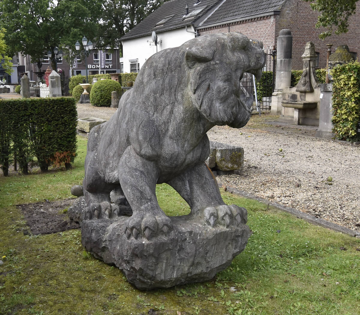 Zandstenen-leeuw